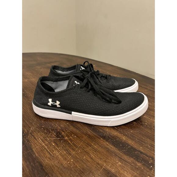Youth Under Armour Kids Shoes Black Low Top Size 4Y - Picture 1 of 7
